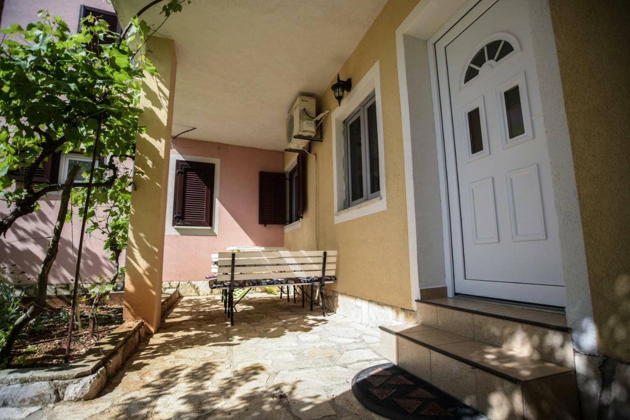Apartmani Vitkovic II Cres Exteriör bild