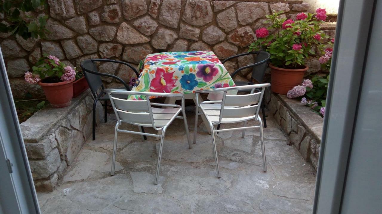 Apartmani Vitkovic II Cres Exteriör bild