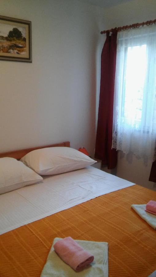 Apartmani Vitkovic II Cres Exteriör bild